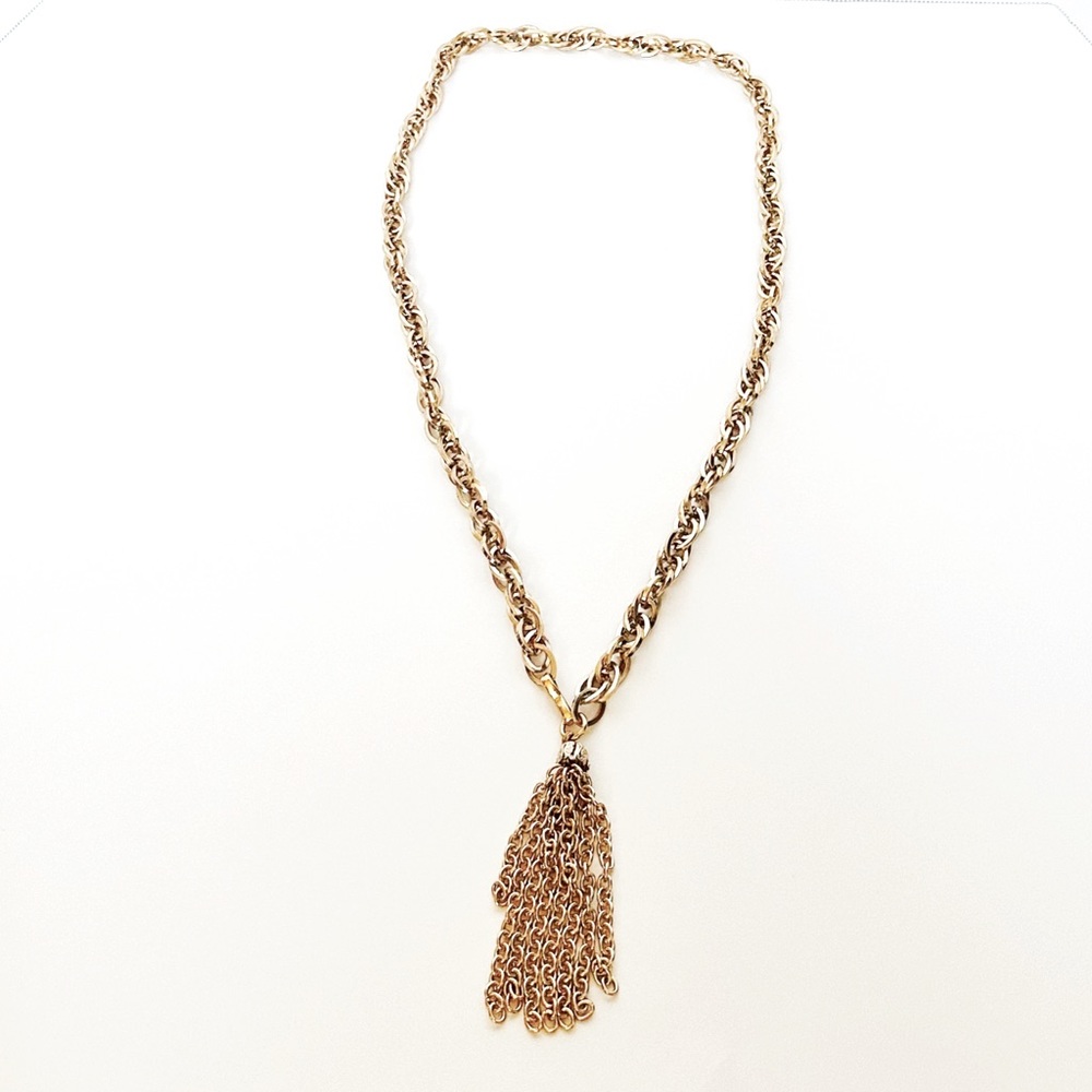 1970s Vintage costume jewelry- Gold tone chain with tassel